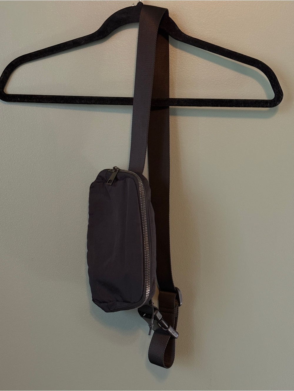 Minimalist Black Crossbody / Fanny pack Bag (lululemon lookalike)